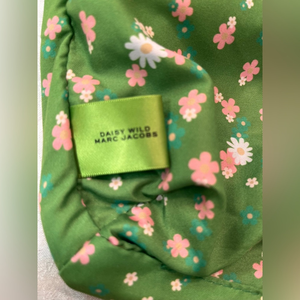 Marc Jacobs Corduroy and Fabric Reversible Daisy Wild Tie Pouch - Picture 6 of 10